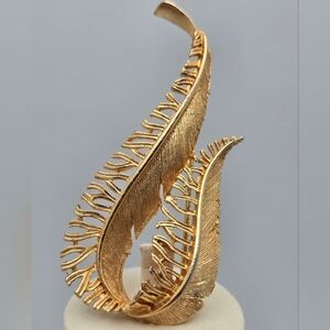 Flower Leaf Vintage Gold-Tone Brooch Costume Jewelry Pin Fall Gift